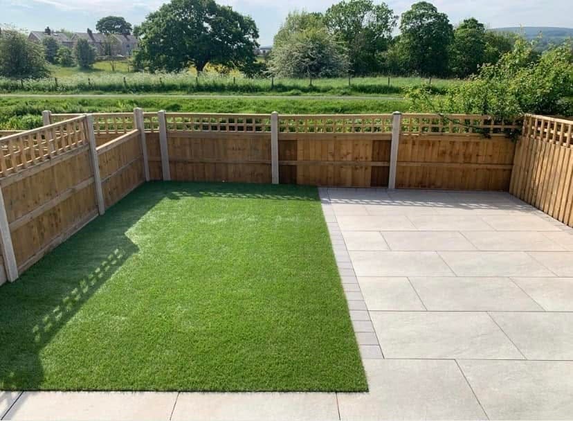 Garden corner with artificial turf and paving